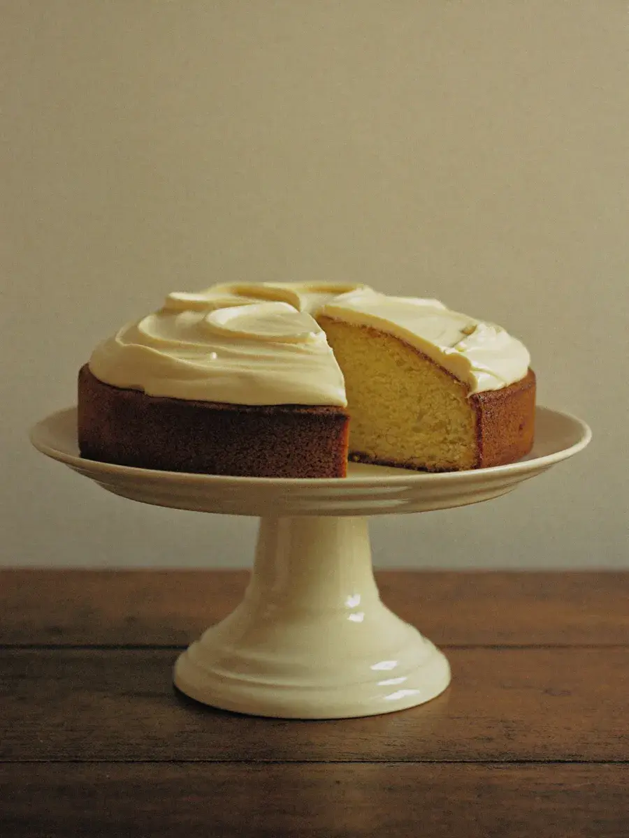 Varapuzha Vanilla — Buttery pound cake with Madagascar vanilla and a soft buttercream finish.